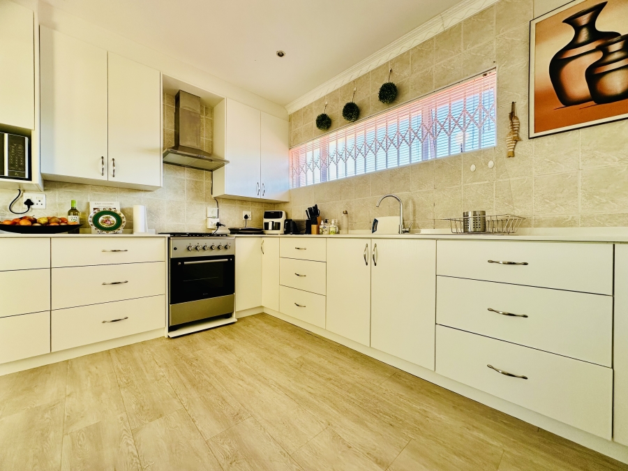 3 Bedroom Property for Sale in Westcliff Western Cape